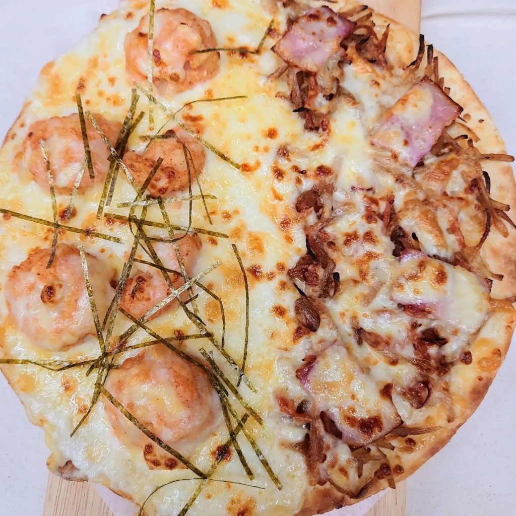 こんにちは*･PIZZAdeaPASTAです！お好きなピザを組み合わせてハーフ＆ハーフで楽しもう٩(๑>∀